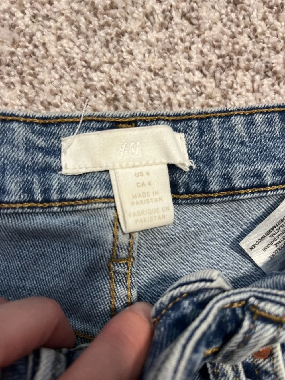 H&M High Waisted Distressed Denim Shorts Size 4 Light Wash Frayed Raw Hem - Picture 3 of 7
